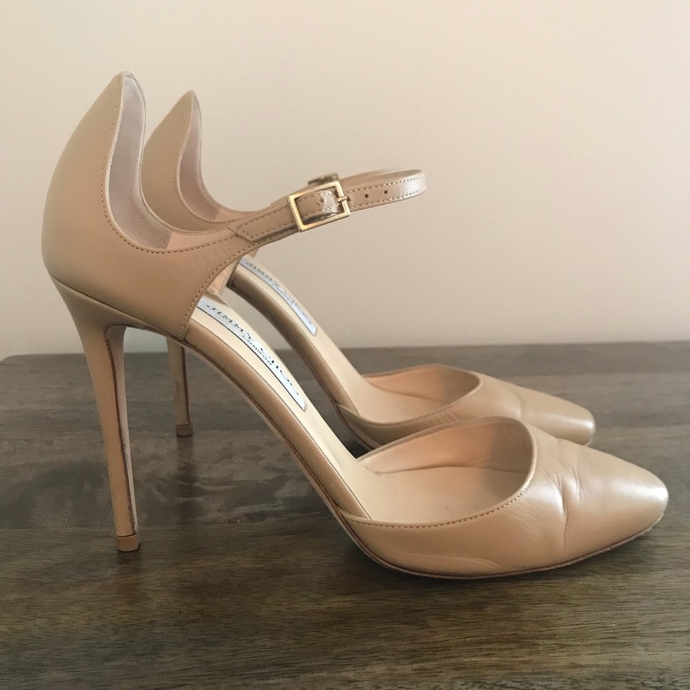 TIMELESS JIMMY CHOO NUDE PUMPS. Pre owned. Size40